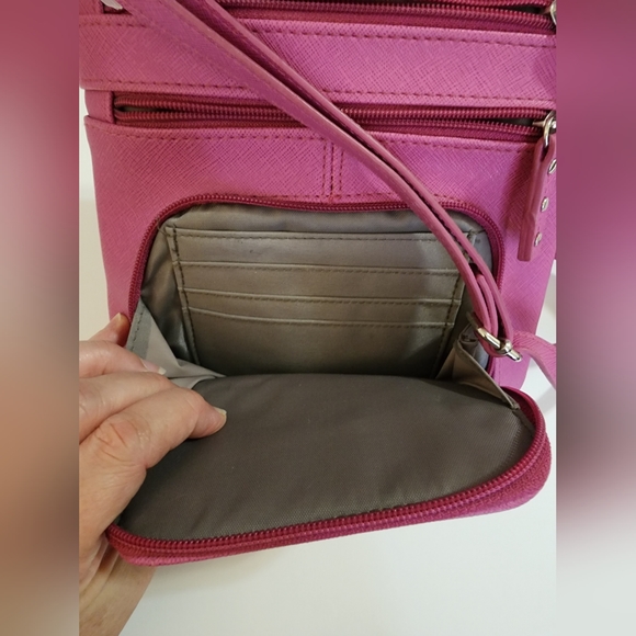 Nicole Miller crossbody small bag. Pre-loved in great condition - Picture 2 of 9